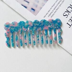 Wavy Style Hair Comb in Blue Pink